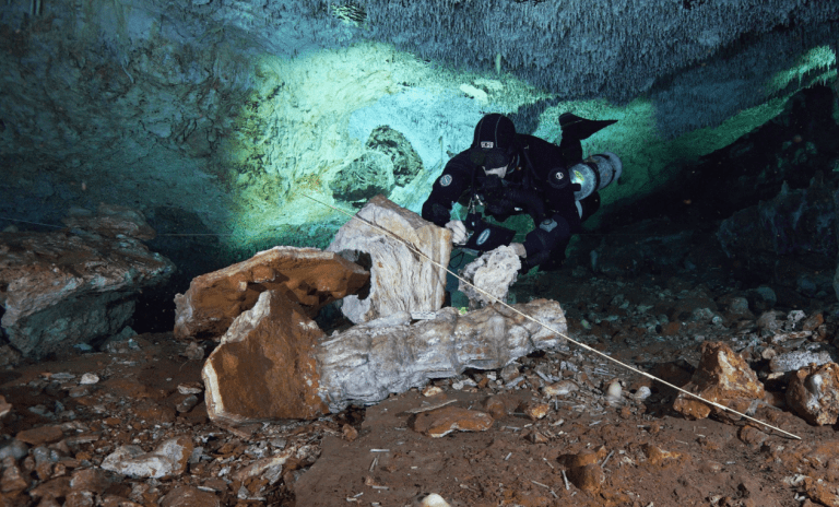 “Mina de Ocre”, la minería subacuática de 12 mil años de antigüedad hallada en Quintana Roo