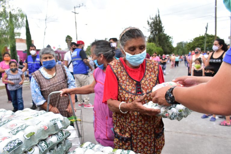 Llevan apoyos a Villas del Pilar en Aguascalientes
