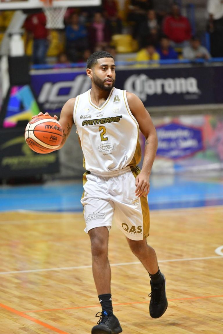 Gary Ricks continuará con Panteras esta temporada