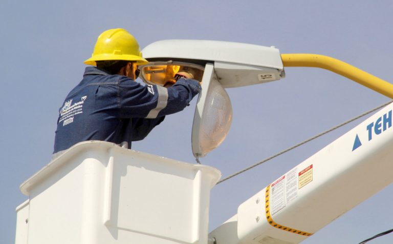 Incrementan supervisión de alumbrado público por temporada de lluvias en Aguascalientes