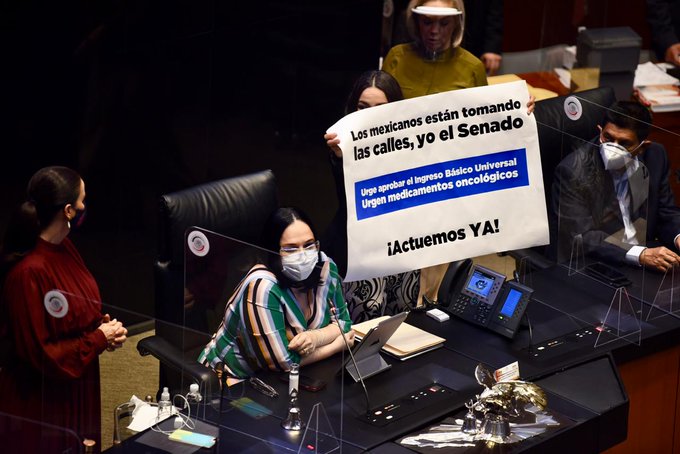 ¿Qué pasó realmente con Martha Márquez y su pancarta en el Senado?