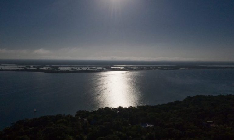 Por turismo desordenado, los colores de Bacalar están en riesgo, advierte la UNAM