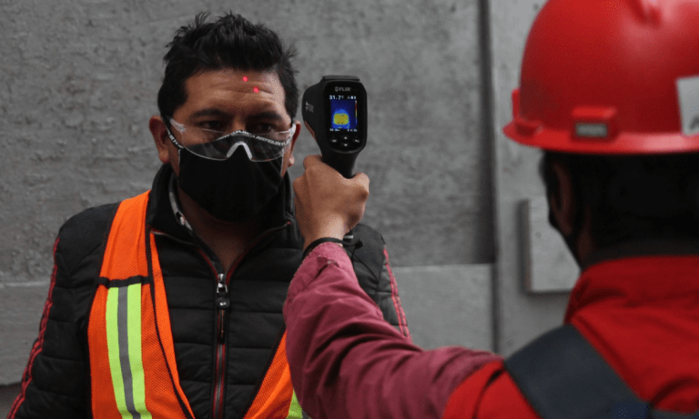 Morir en la fábrica. “Hay un foco de infección ahí dentro”