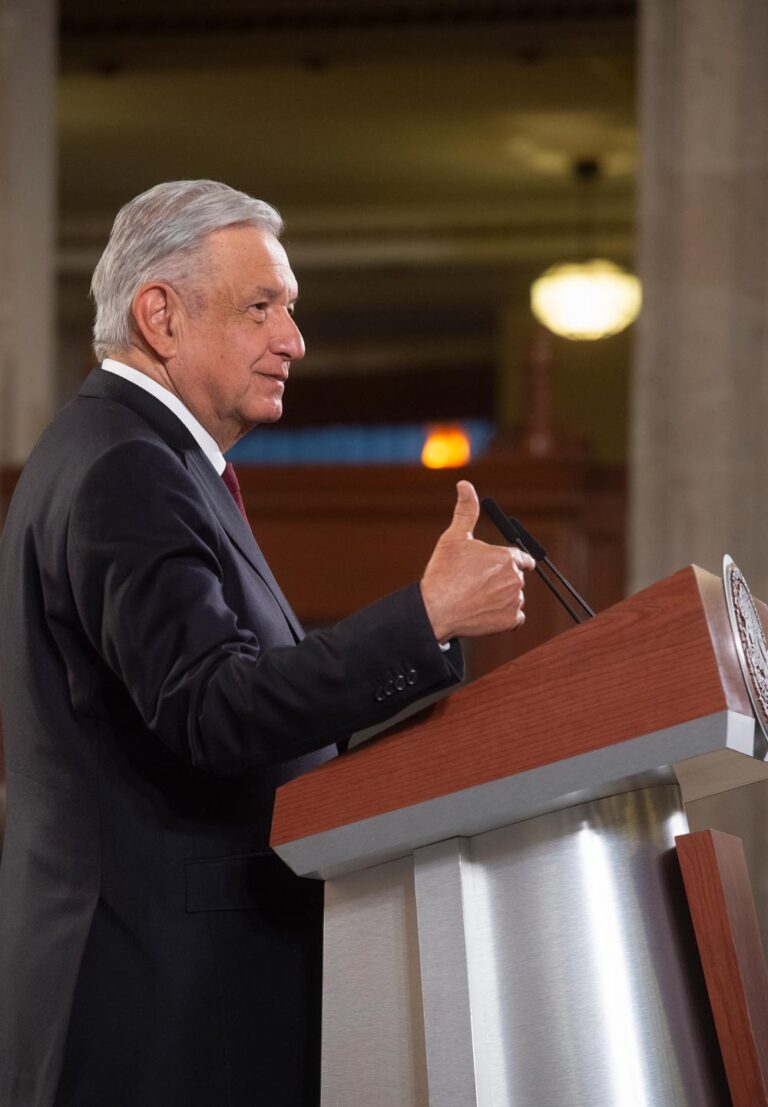 Augura López Obrador autosuficiencia energética en el 2024