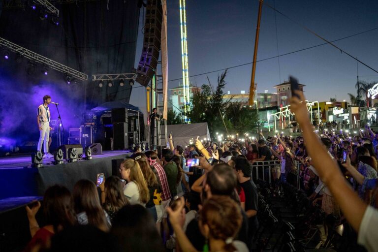 Inviable, organización de conciertos con grupos separados con mamparas