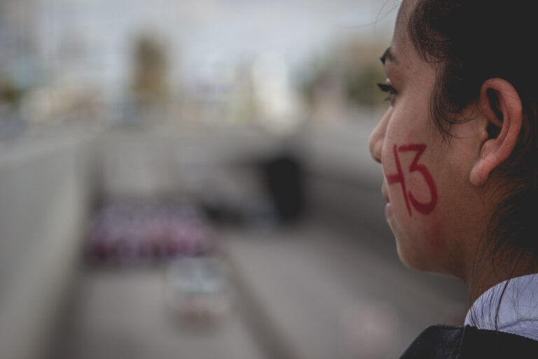 Familiares de los 43 exigen materializar la repatriación y detención de Tomás Zerón de Lucio