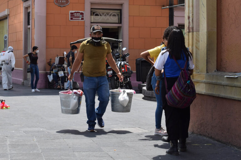 Se pierde un millón de empleos formales y se generan tres millones de informales