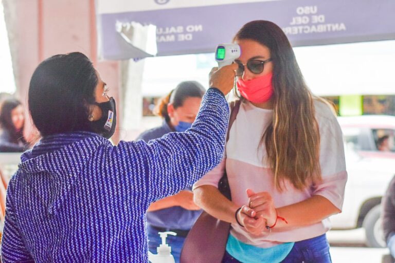 ¿Cuáles estados han implementado nuevas restricciones para combatir la pandemia de COVID-19?