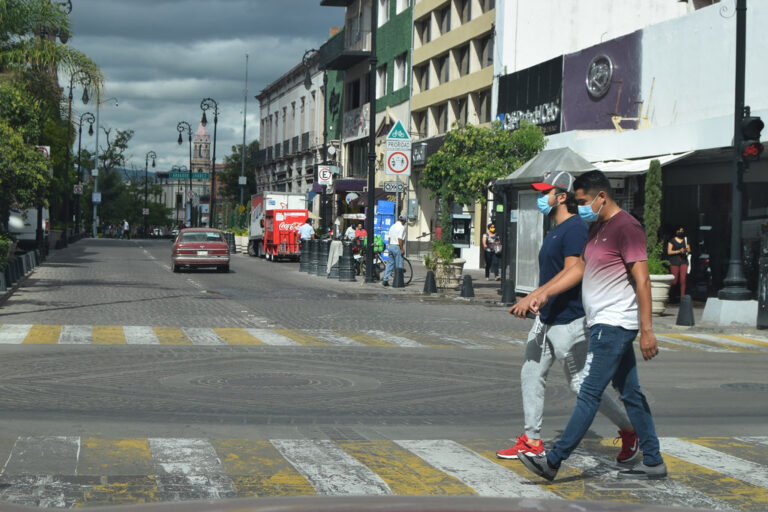 A los muertos por Covid-19 hay que multiplicarlos por tres