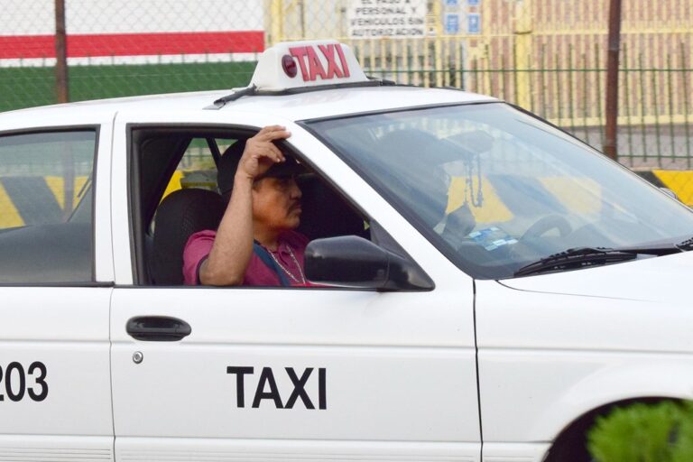 Usuarios de taxis en Aguascalientes no usan cubrebocas, no se les ha negado el servicio