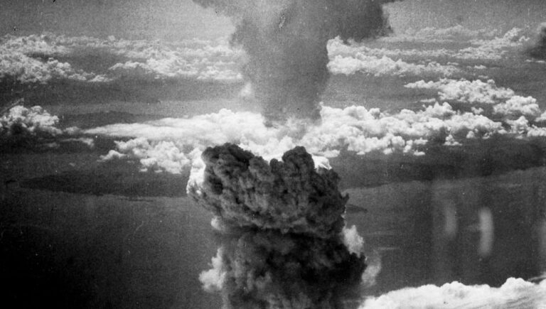 Hiroshima, 8:15 de la mañana del lunes 6 de agosto de 1945/ Extravíos 