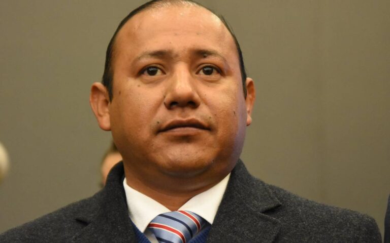 Detienen al alcalde que reveló adeudo millonario de Fernández de Cevallos por impuesto predial