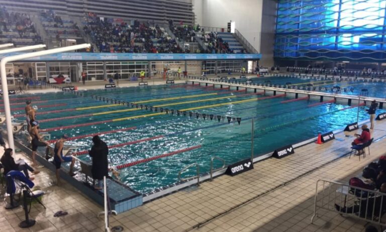 Kiril Todorov nada a contracorriente