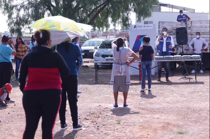 Sedesom entregó apoyos alimenticios en Vistas de Oriente y Villa las Palmas en Aguascalientes