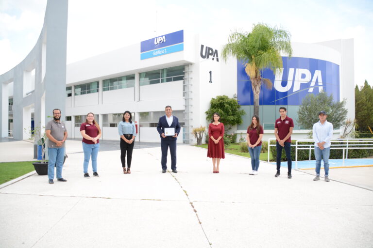 Estudiantes de la UPA reciben premio internacional por su excelencia académica 