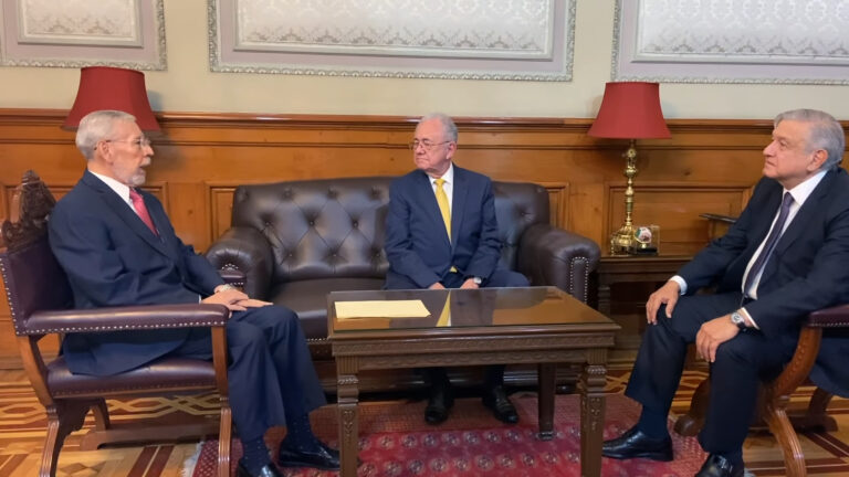 Denuncias por discriminación a Denise Dresser por un tuit sobre López Obrador