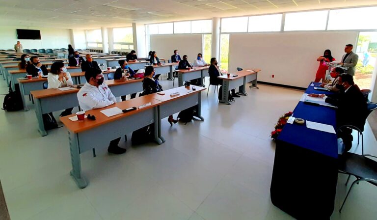 En la UTNA, profesores de inglés intercambiaron estrategias de educación a distancia