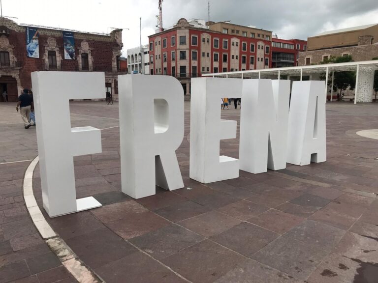 Aprobación/ Bajo presión 