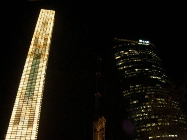 Constructores de la Estela de Luz deberán devolver 447 mdp por compras a sobreprecio