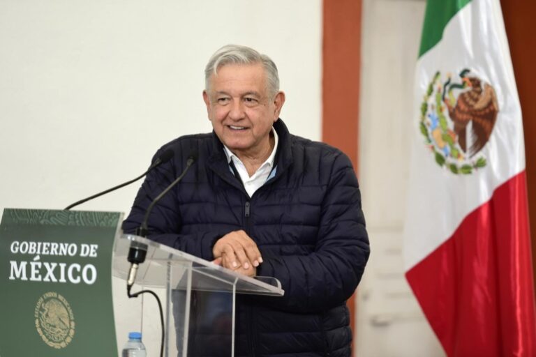 La plaza pública y los expresidentes 