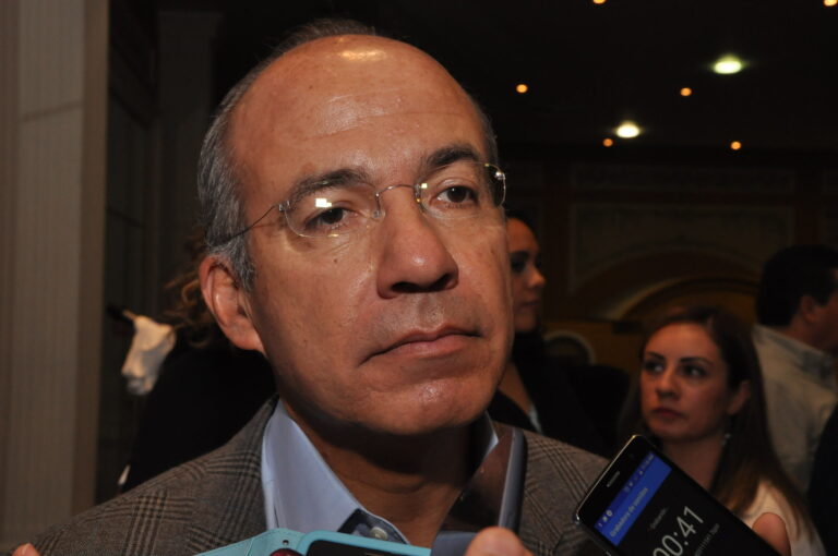 Felipe Calderón se dice “hostigado” por solicitud de consulta a expresidentes de AMLO