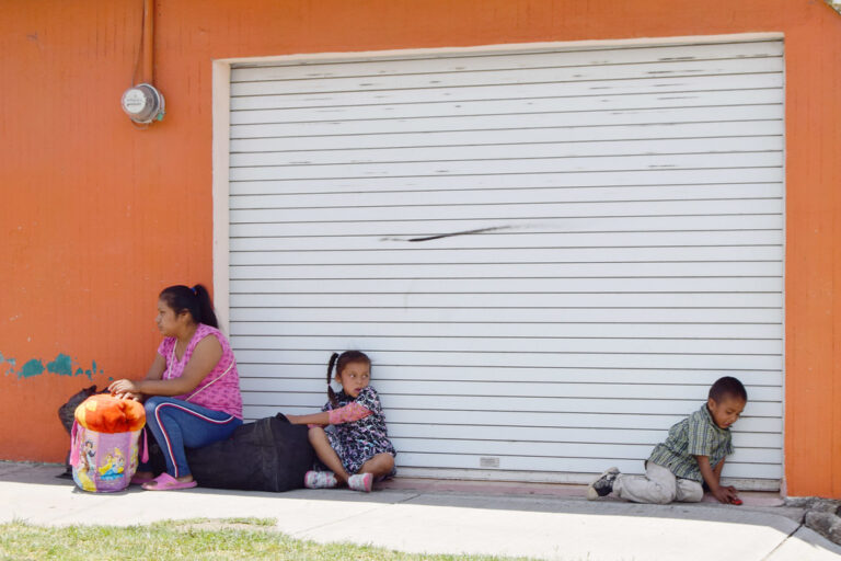 Educación a distancia ha sido un reto para madres solteras