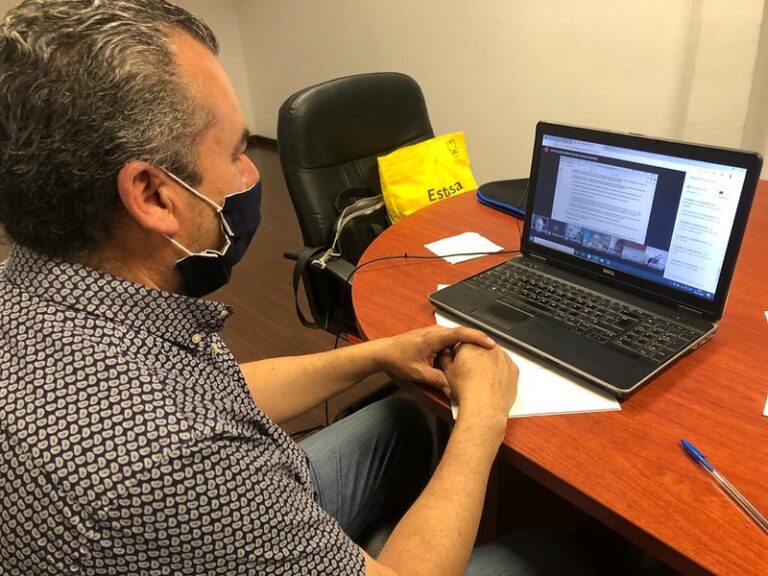 4 de cada 10 maestros no tienen una computadora