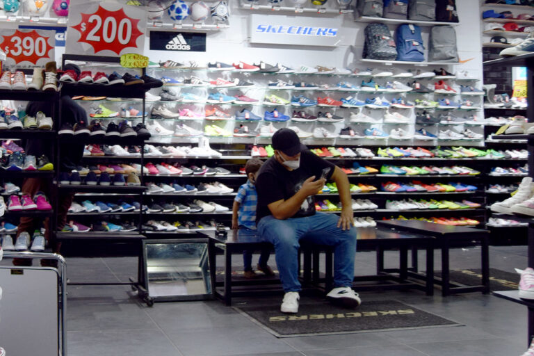 Changarros en aprietos. Banqueros regatean créditos a pequeñas empresas