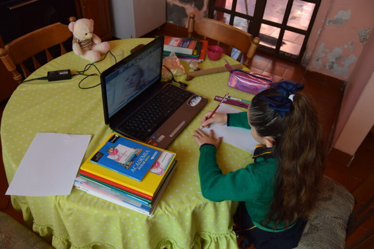 Sonidos exteriores y discusiones familiares afectan el aprovechamiento escolar