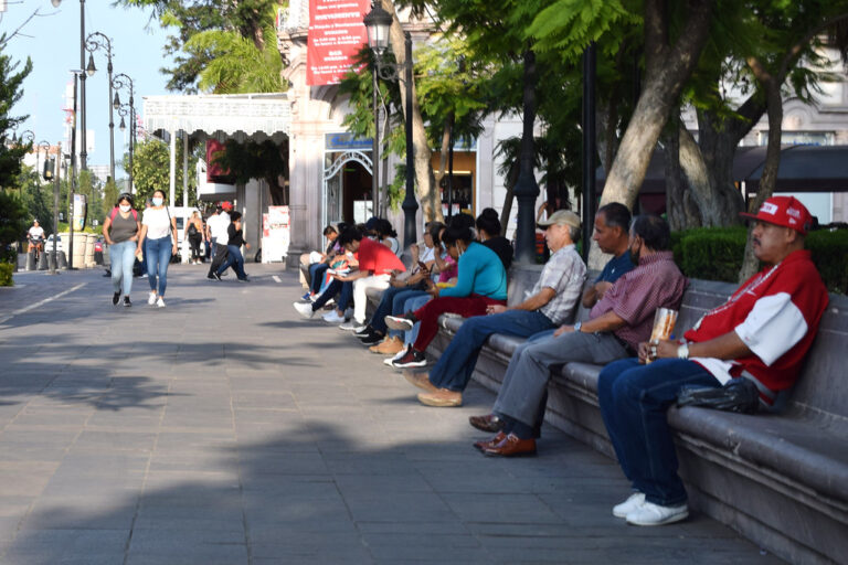 Descienden ligeramente los contagios en Aguascalientes