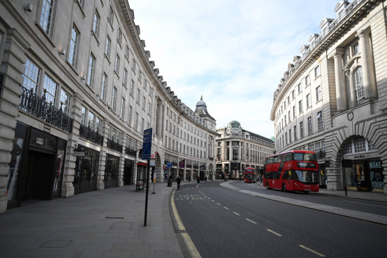 Reino Unido advierte un regreso a la cuarentena por Covid-19