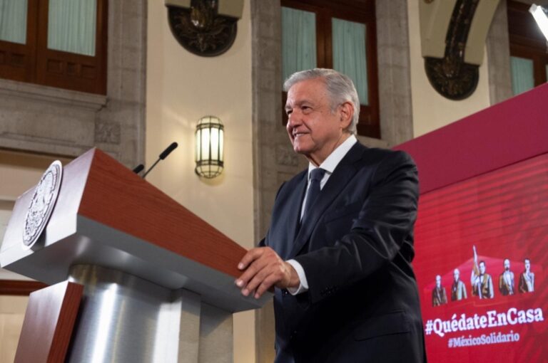 “Claro que no me gustó”, dice López Obrador sobre toma de CNDH