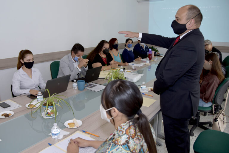 Rinden protesta los nuevos integrantes del Consejo Técnico de Adopciones