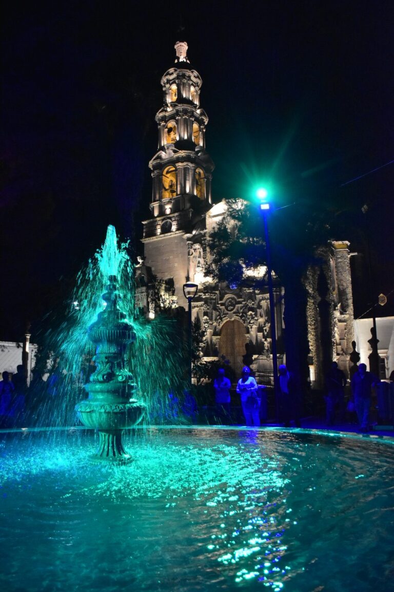 Encendió alcaldesa de Aguascalientes alumbrado led en el Barrio del Encino y Jardín Carpio