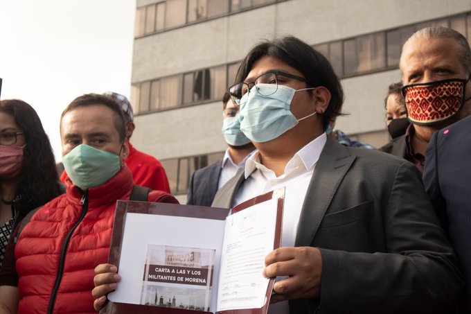 Pocos años, muchos pleitos. Las batallas de Gibrán en Twitter