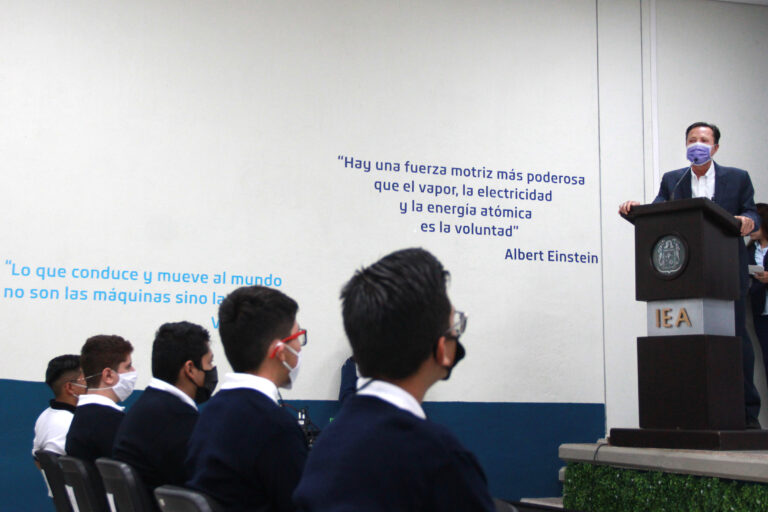 IEA apoya a jóvenes que cursan preparatoria abierta en Casa del Adolescente