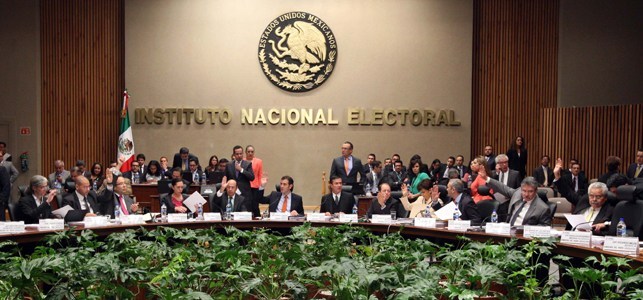 INE tendrá facultad de suspender mensajes en radio y TV que discriminen o violenten a candidatas