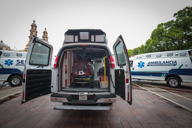 Gobernador de Aguascalientes entregó ambulancias para atender pacientes Covid-19