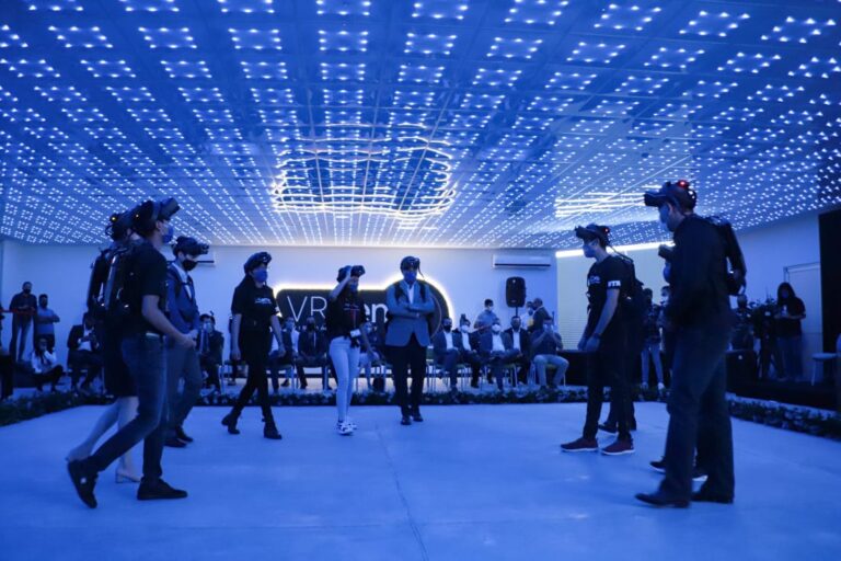 Inaugura gobernador de Aguascalientes el Centro de Realidad Virtual de la UTR