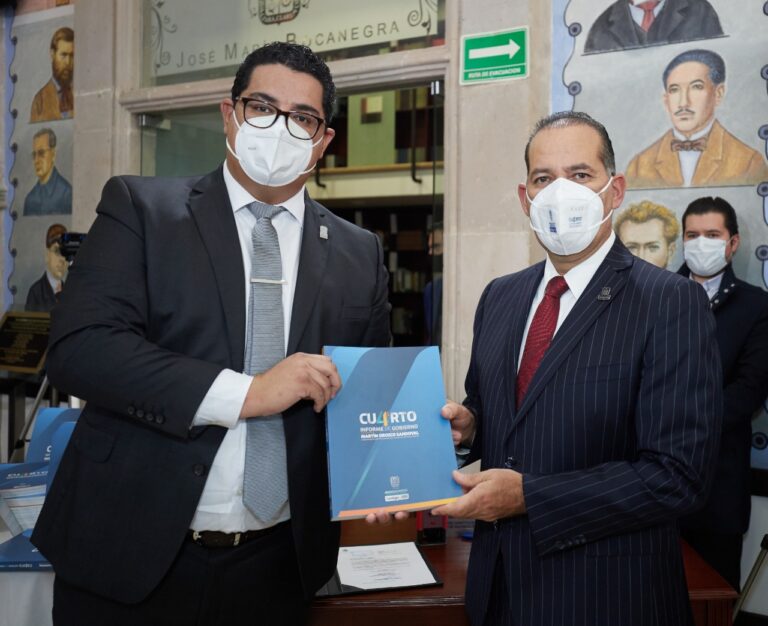 Gobernador de Aguascalientes entregó el Cuarto Informe de Gobierno al Congreso del Estado