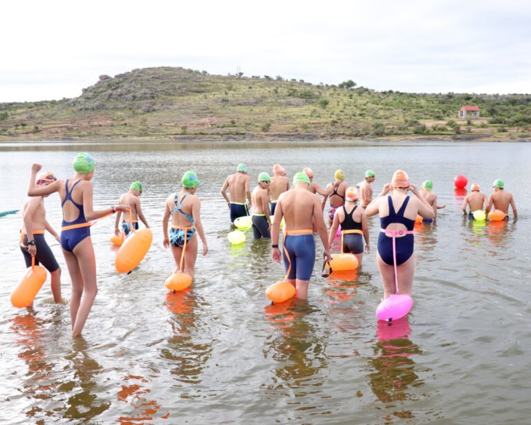 Tritones y ondinas inician entrenamiento en aguas abiertas