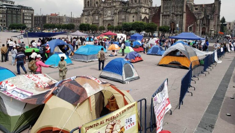 CNTE Veracruz instala plantón en el Zócalo de CDMX