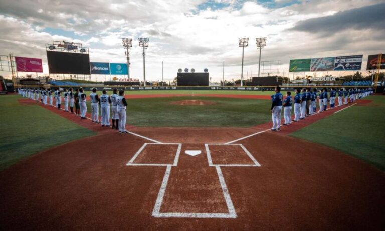 Probeis batea al beisbol femenil