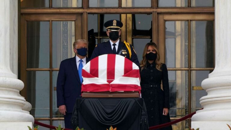 Abuchean a Trump por acudir al homenaje a Ruth Bader Ginsburg