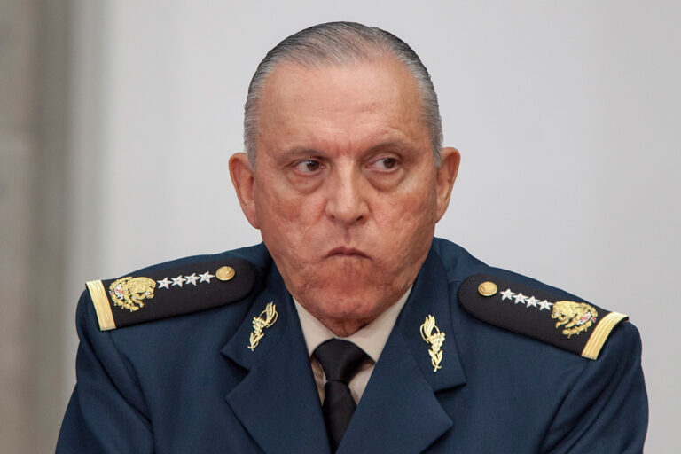 Detienen en Los Ángeles al exsecretario de la Defensa, Salvador Cienfuegos