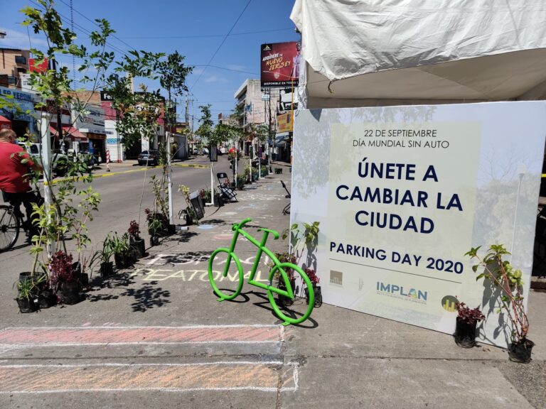 Los  automóviles ¿beneficio o perjuicio?/ Pensar el hábitat