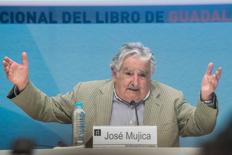 José Mujica, expresidente de Uruguay, renuncia al Senado y deja la política