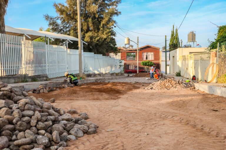 Alcalde de Calvillo, Aguascalientes supervisa avances de obra pública