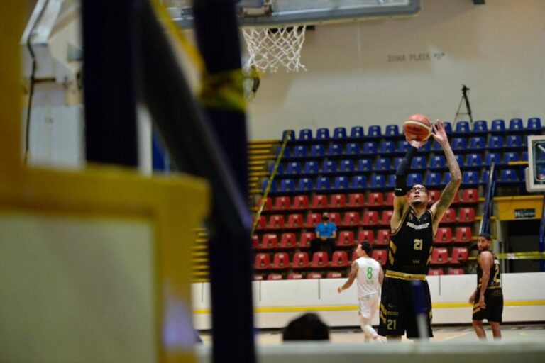 A Panteras no le alcanzó vs Aguacateros