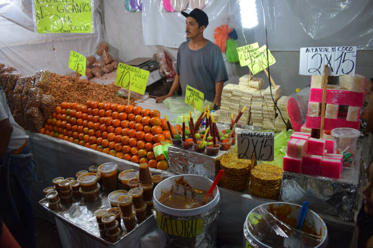 Cancelan Los Muertitos, pero hay más de 70 tianguis abiertos en Aguascalientes